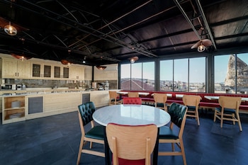 the niche cave hotel