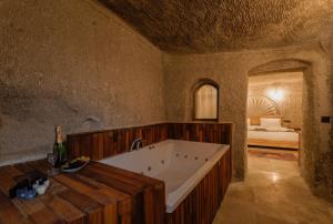 escape cave suites