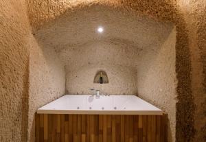 escape cave suites