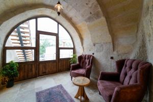 escape cave suites