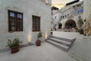 escape cave suites