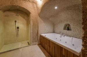 escape cave suites
