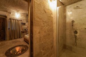 escape cave suites