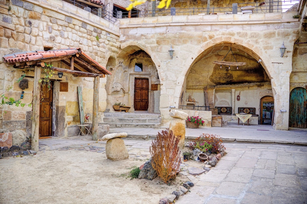 gibos cave hotel