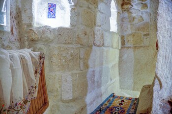 gibos cave hotel