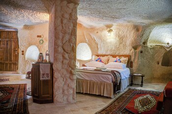 gibos cave hotel
