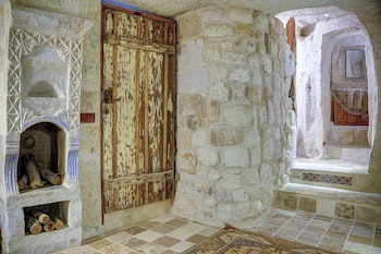 gibos cave hotel