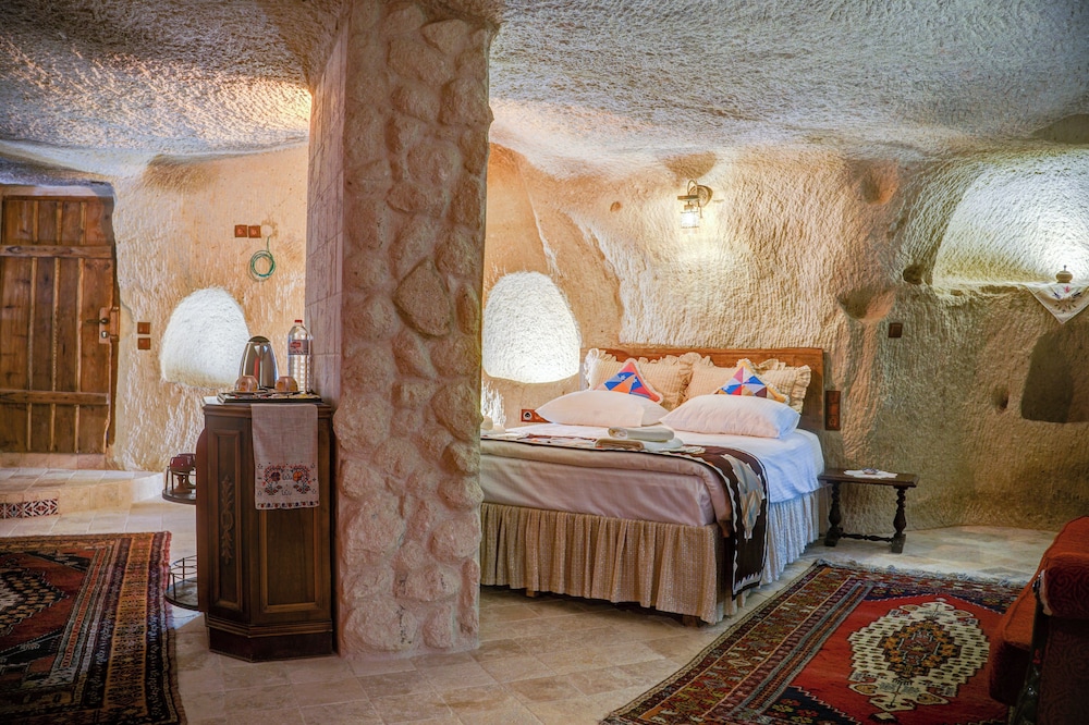 gibos cave hotel