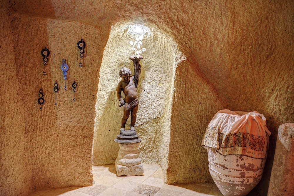 gibos cave hotel
