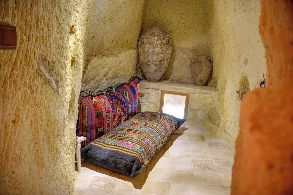 gibos cave hotel