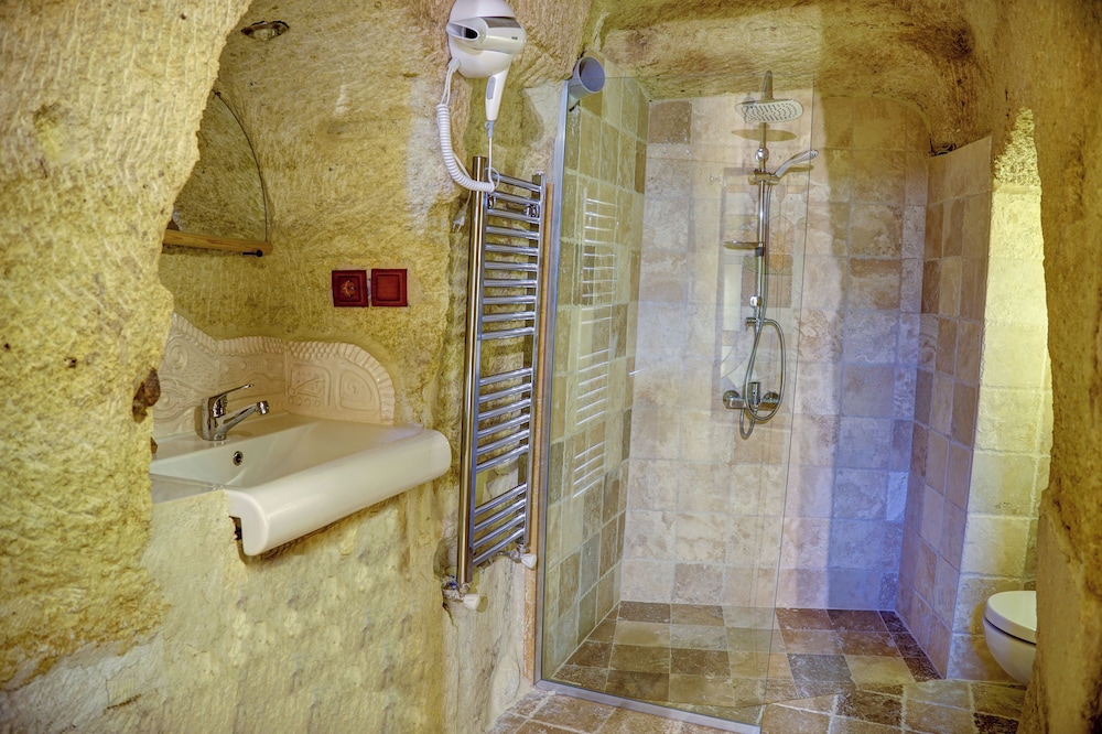 gibos cave hotel