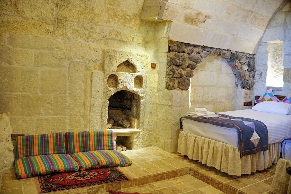 gibos cave hotel