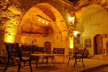 gibos cave hotel