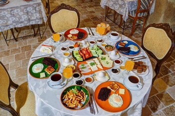 gibos cave hotel