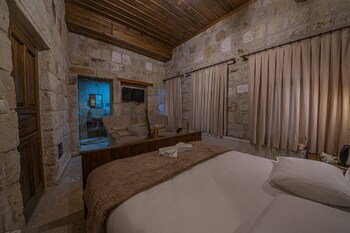 belenus cave hotel