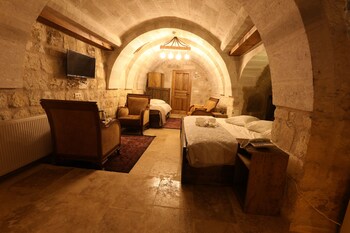 belenus cave hotel