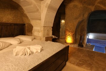 belenus cave hotel