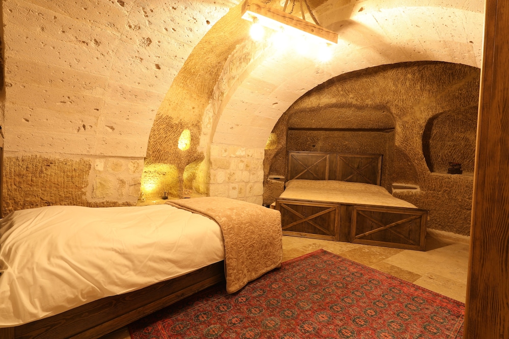 belenus cave hotel