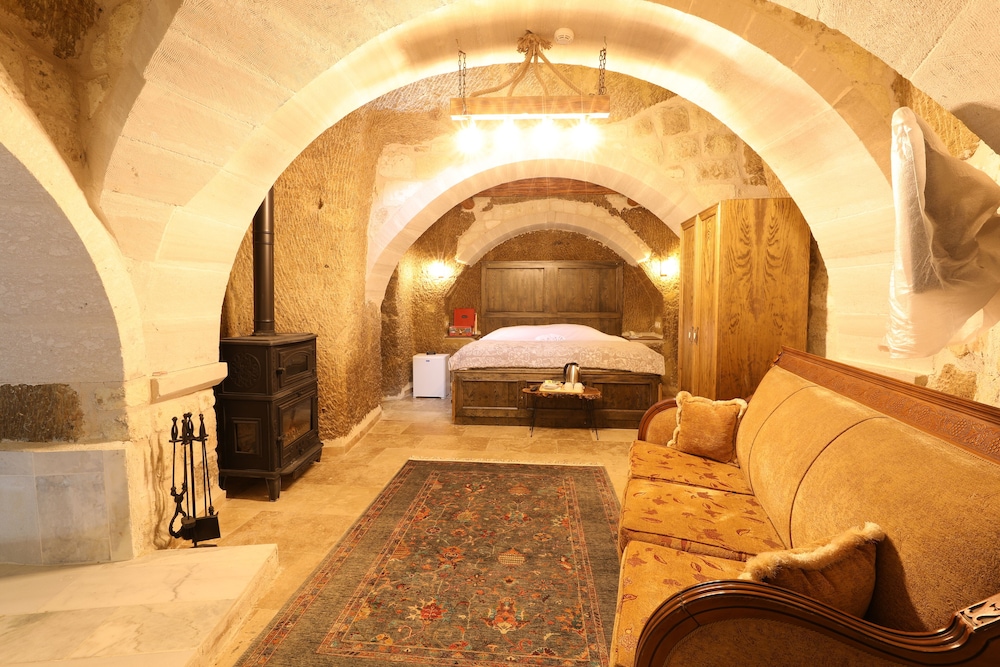 belenus cave hotel