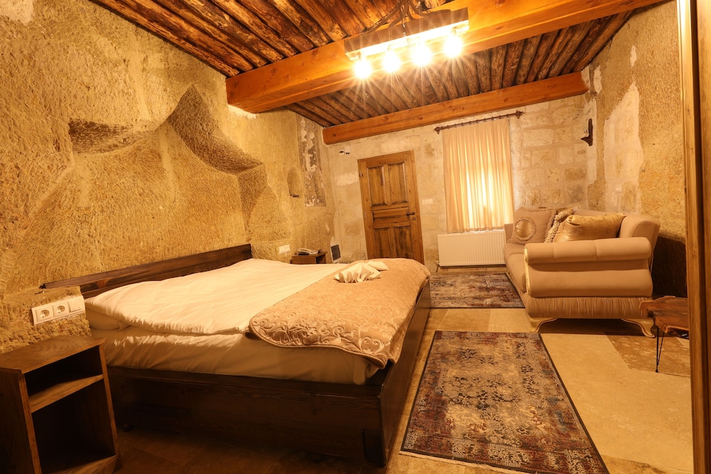 belenus cave hotel