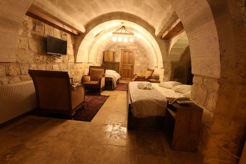 belenus cave hotel