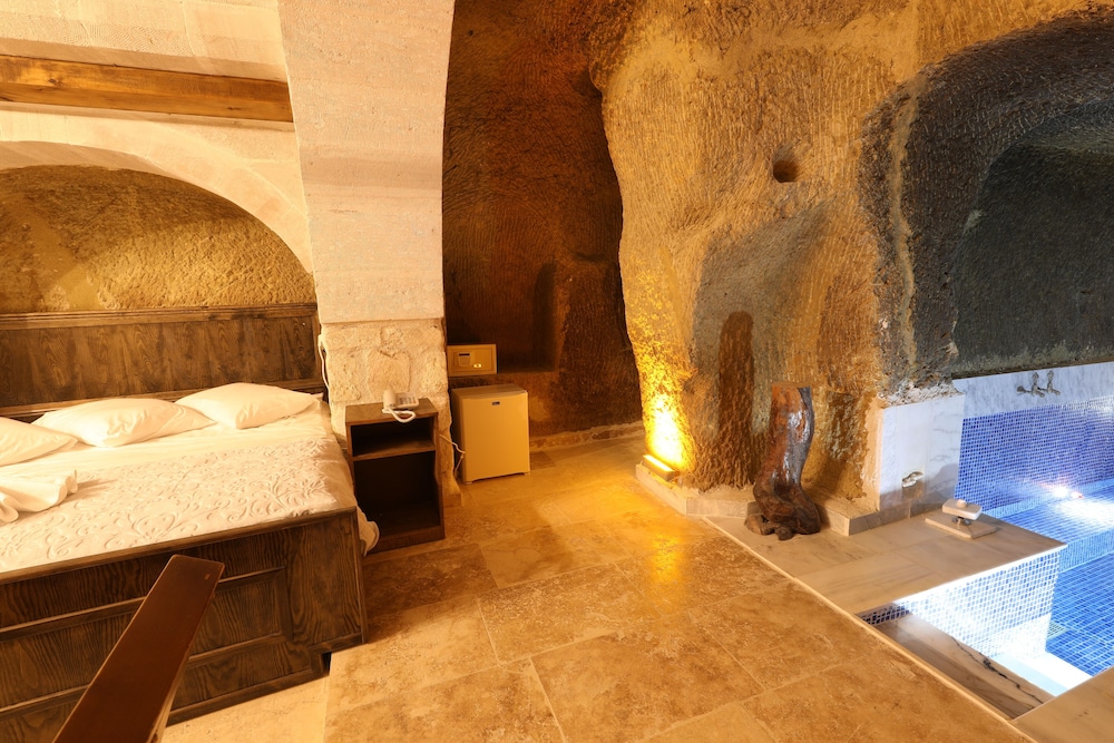 belenus cave hotel