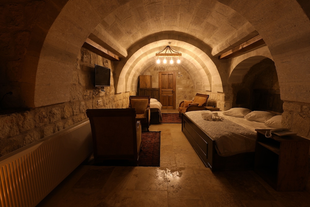 belenus cave hotel