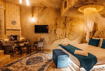 bayar cave suites