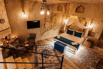 bayar cave suites
