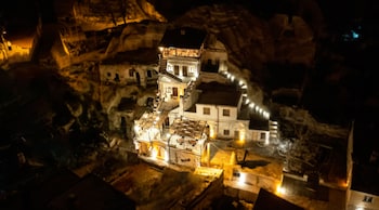 bayar cave suites