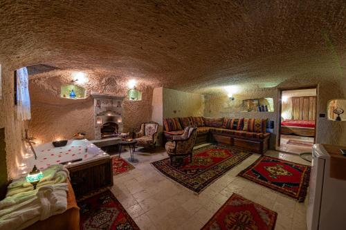 shiraz cave cappadocia