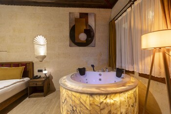 uzay cave suite hotel