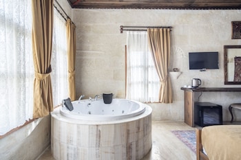 uzay cave suite hotel