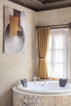 uzay cave suite hotel