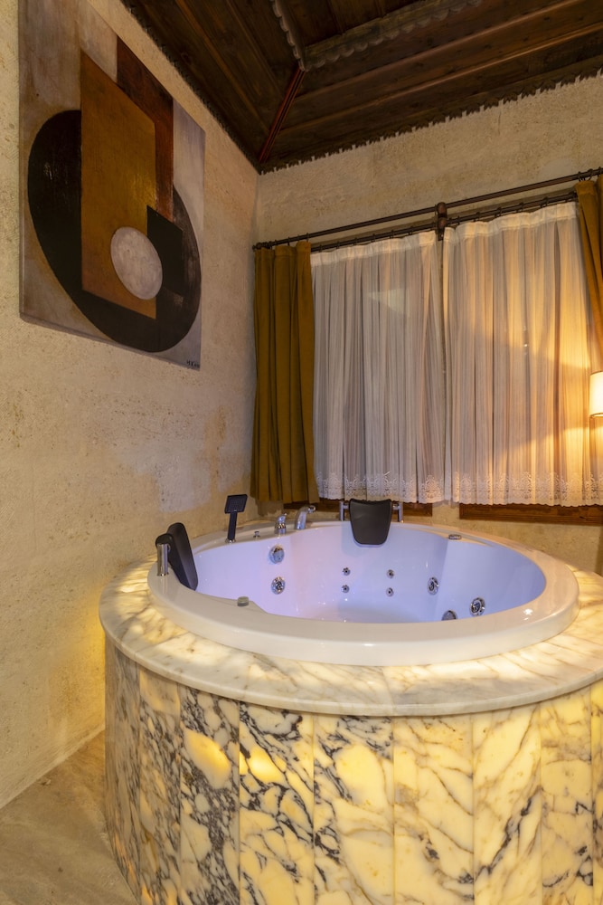 uzay cave suite hotel