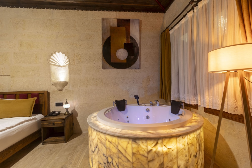 uzay cave suite hotel