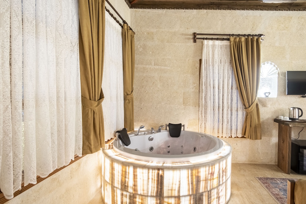 uzay cave suite hotel