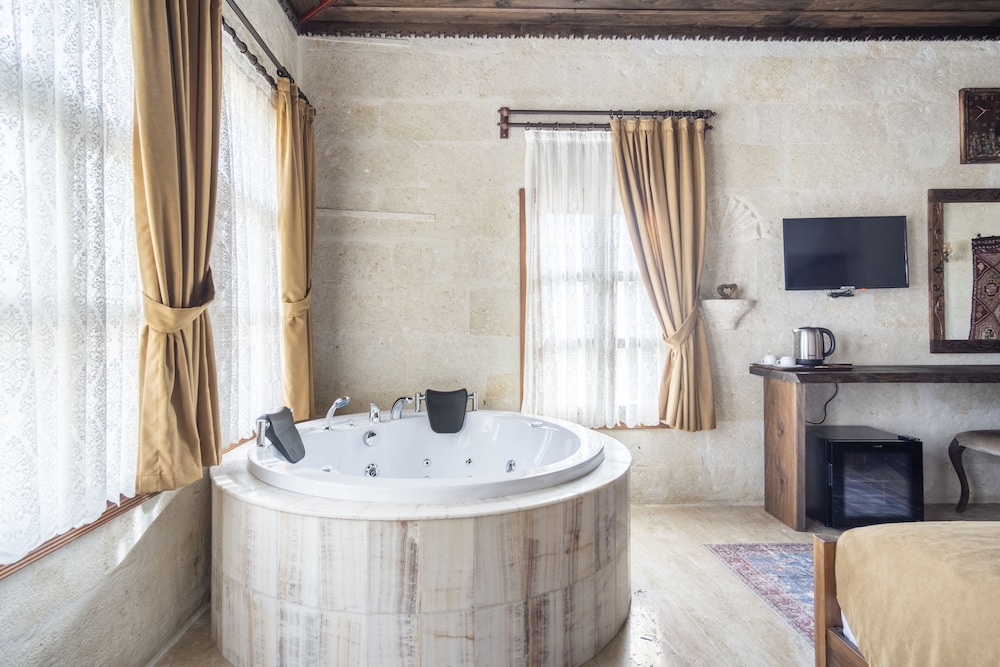 uzay cave suite hotel