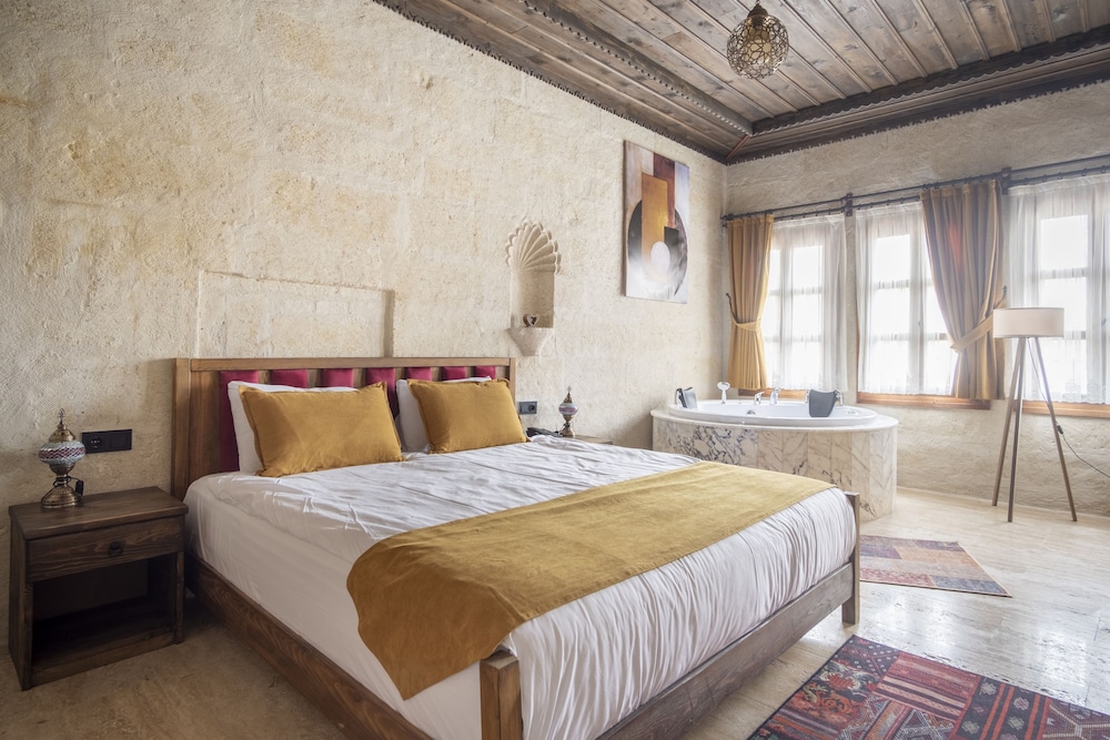 uzay cave suite hotel
