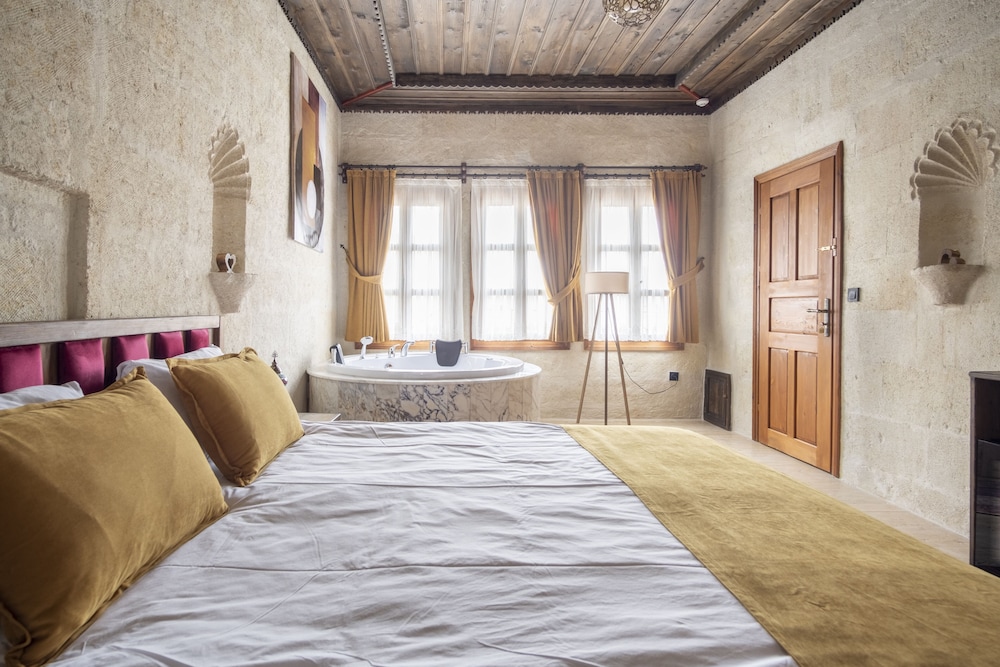 uzay cave suite hotel