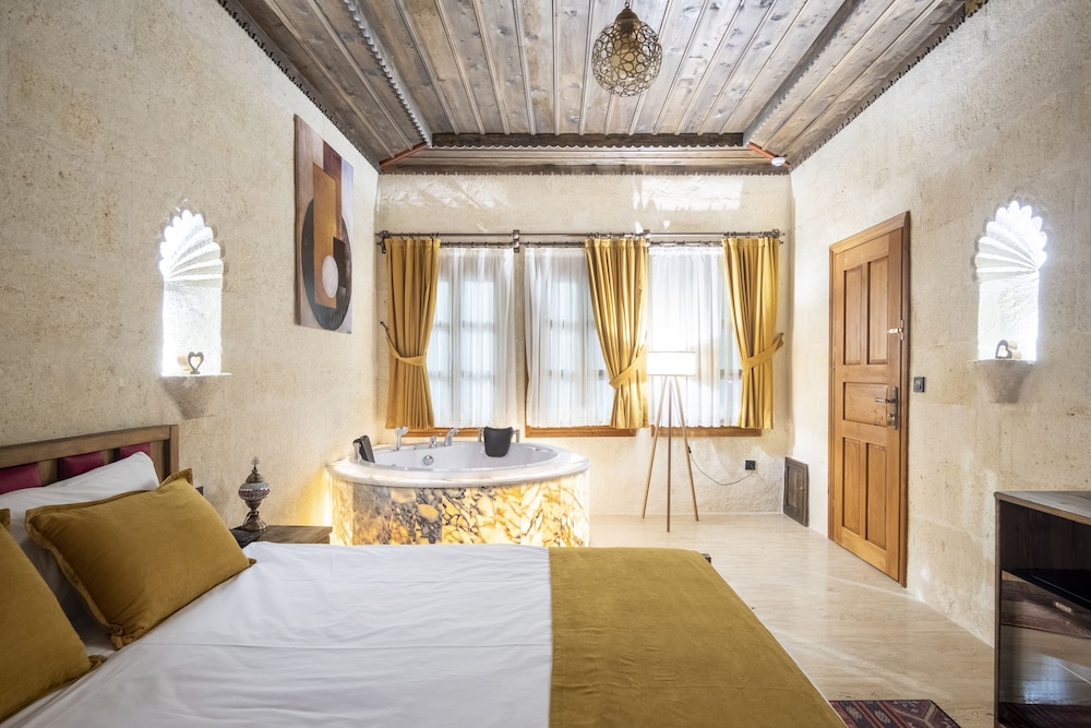uzay cave suite hotel