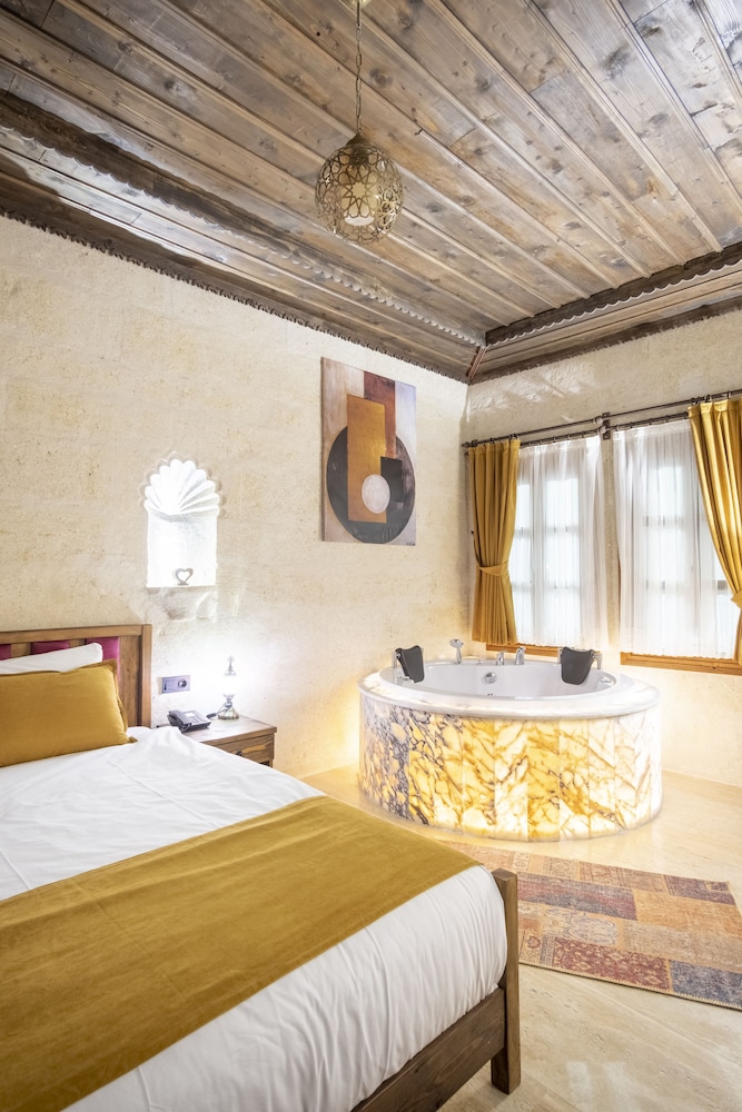 uzay cave suite hotel