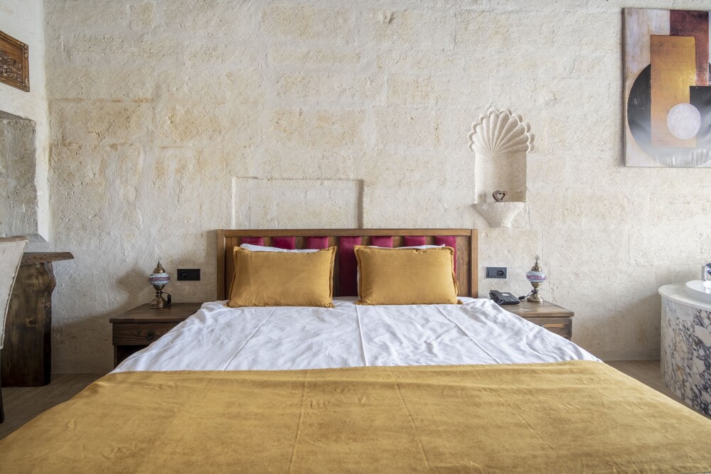 uzay cave suite hotel