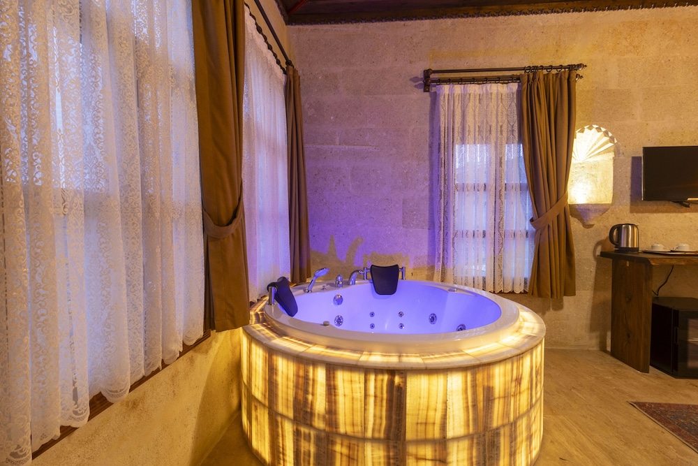 uzay cave suite hotel