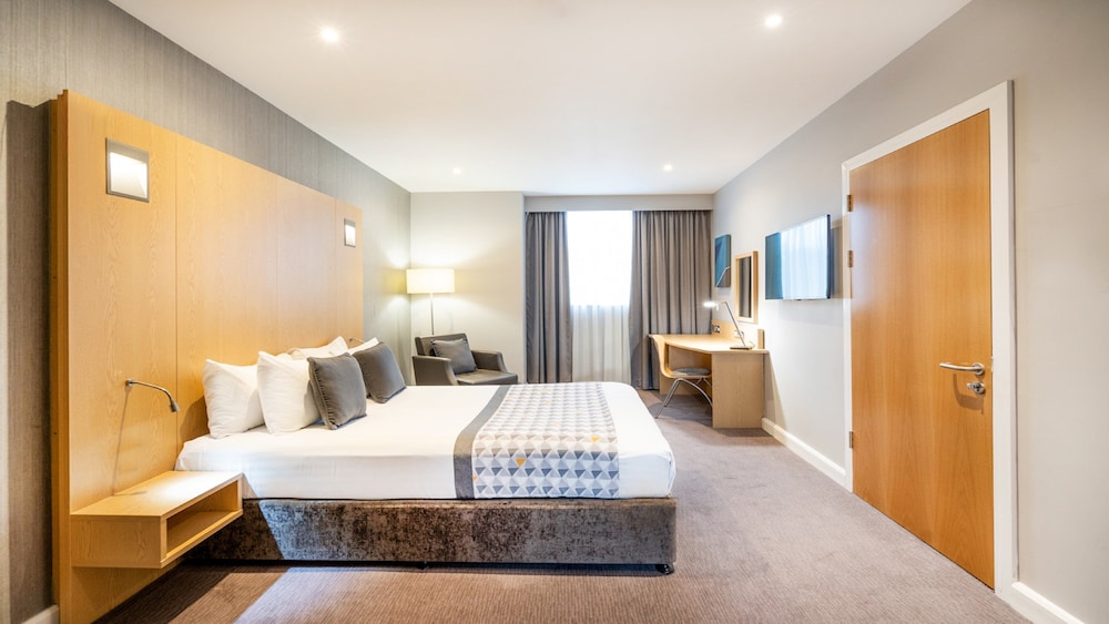 holiday inn london luton airport by ihg