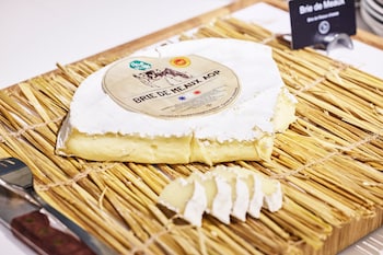 h4 hotel wyndham paris pleyel resort