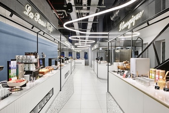 h4 hotel wyndham paris pleyel resort