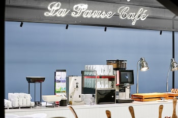 h4 hotel wyndham paris pleyel resort