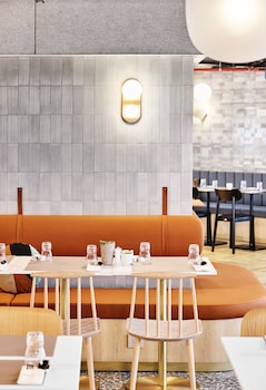 h4 hotel wyndham paris pleyel resort