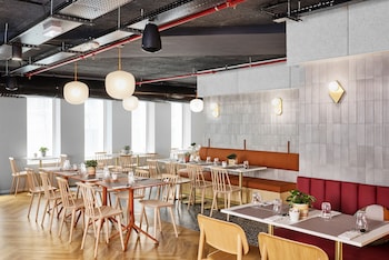 h4 hotel wyndham paris pleyel resort